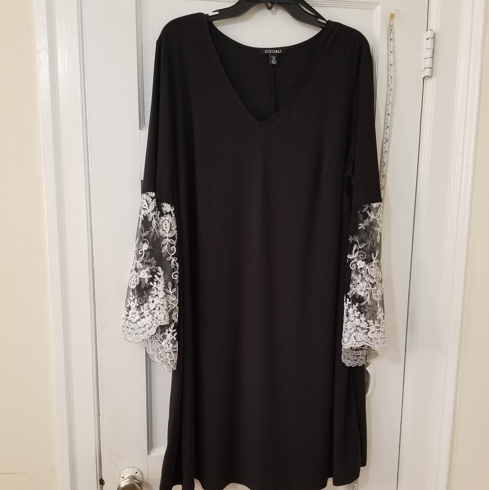 Roz & Ali Black Dress